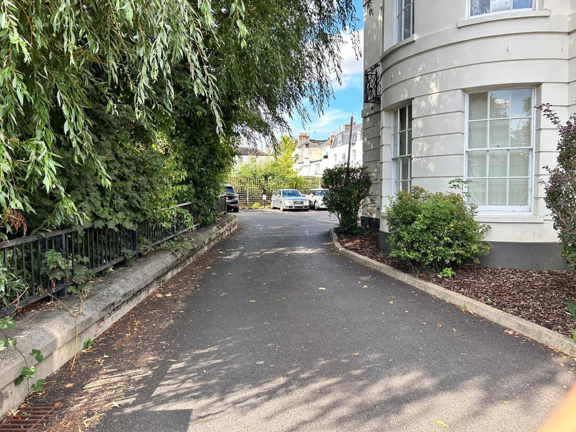 Belle Vue Regency King Size W Free Parking Apartment Cheltenham Exterior photo
