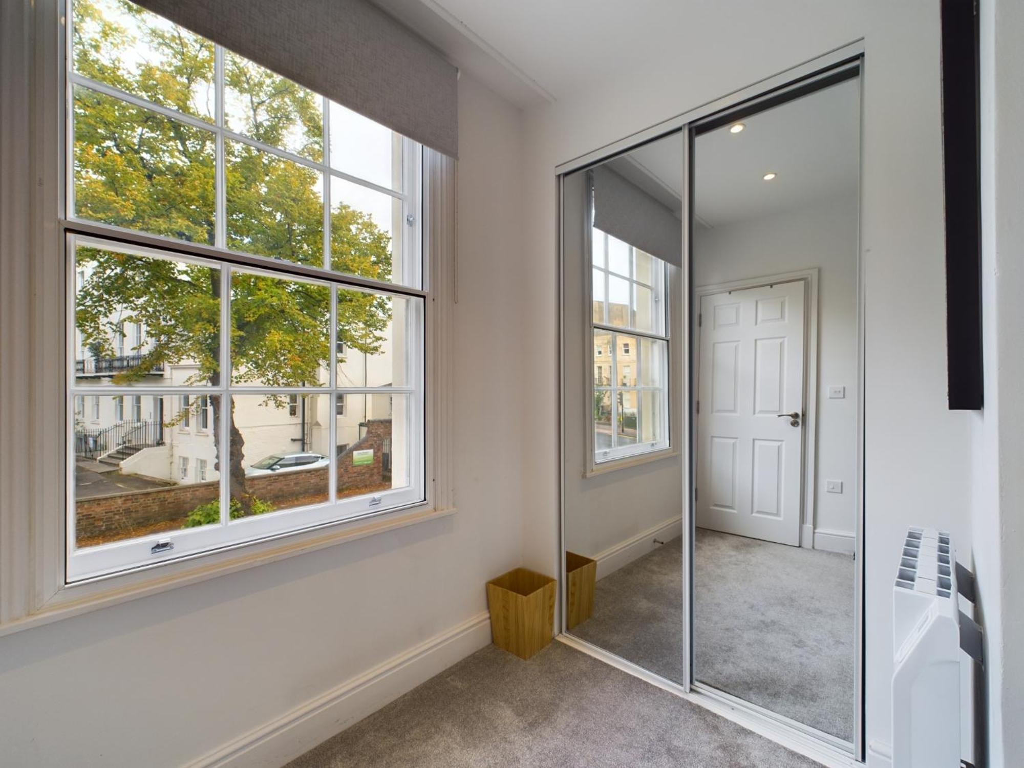 Belle Vue Regency King Size W Free Parking Apartment Cheltenham Exterior photo